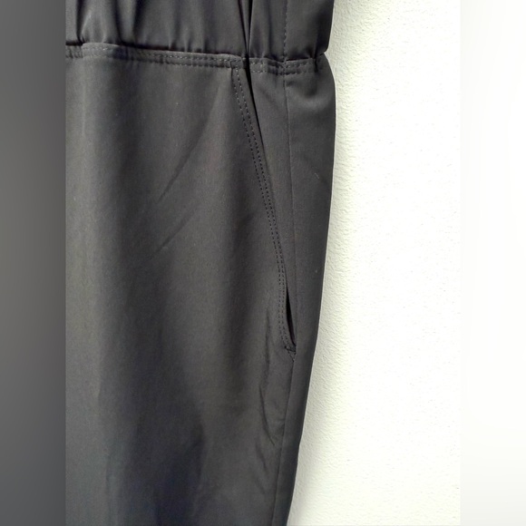 NWT Banana Republic Classic Black
V-Neck Sleeveless Cropped Jumpsuit XS - Picture 13 of 16